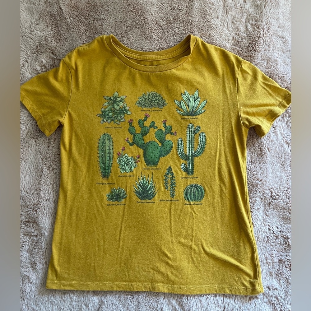 Graphic tee of cactus